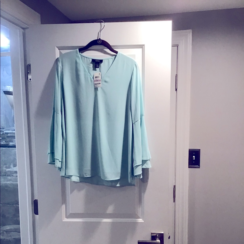 Alfani Poet sleeve blouse in mint green.  Size 6. NWT